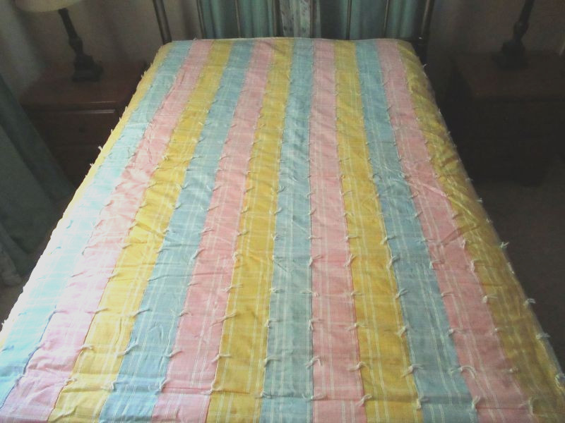VTG 87X87 PASTEL PINK BLUE YELLOW STRIPE COTTON BLEND TIED QUILT COMFORTER Q/K