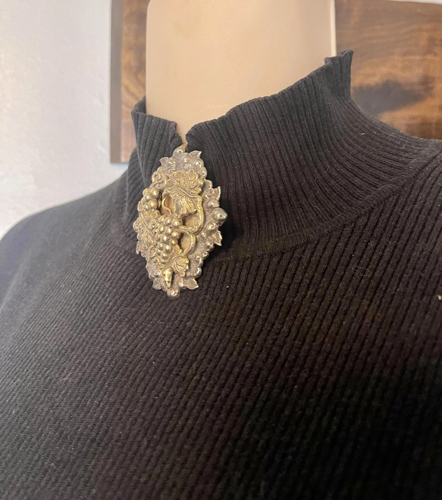 Vintage Multi Tone Grapes and Leaves Collar Clip, 2.25\
