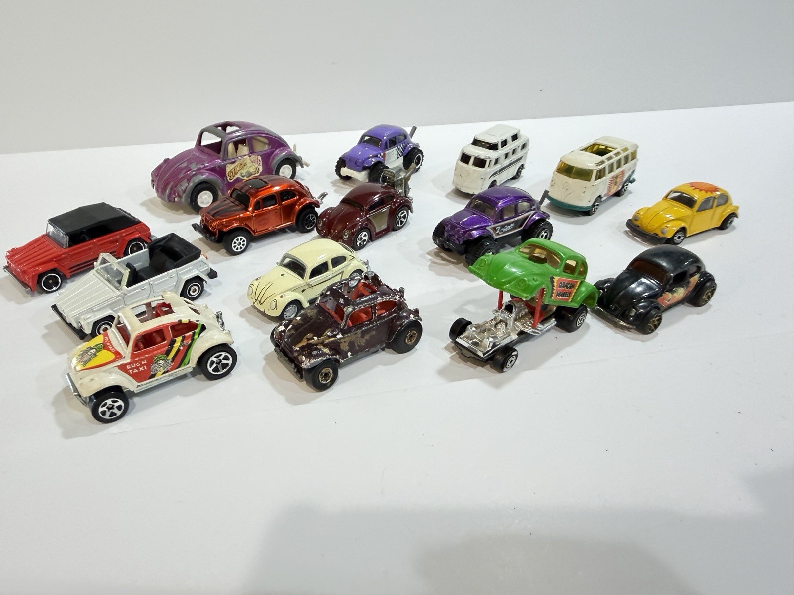 Hot Wheels/diecast VTG Volkswagen bugs/buses Lot of 15. 70s 80s 90s 00s cars
