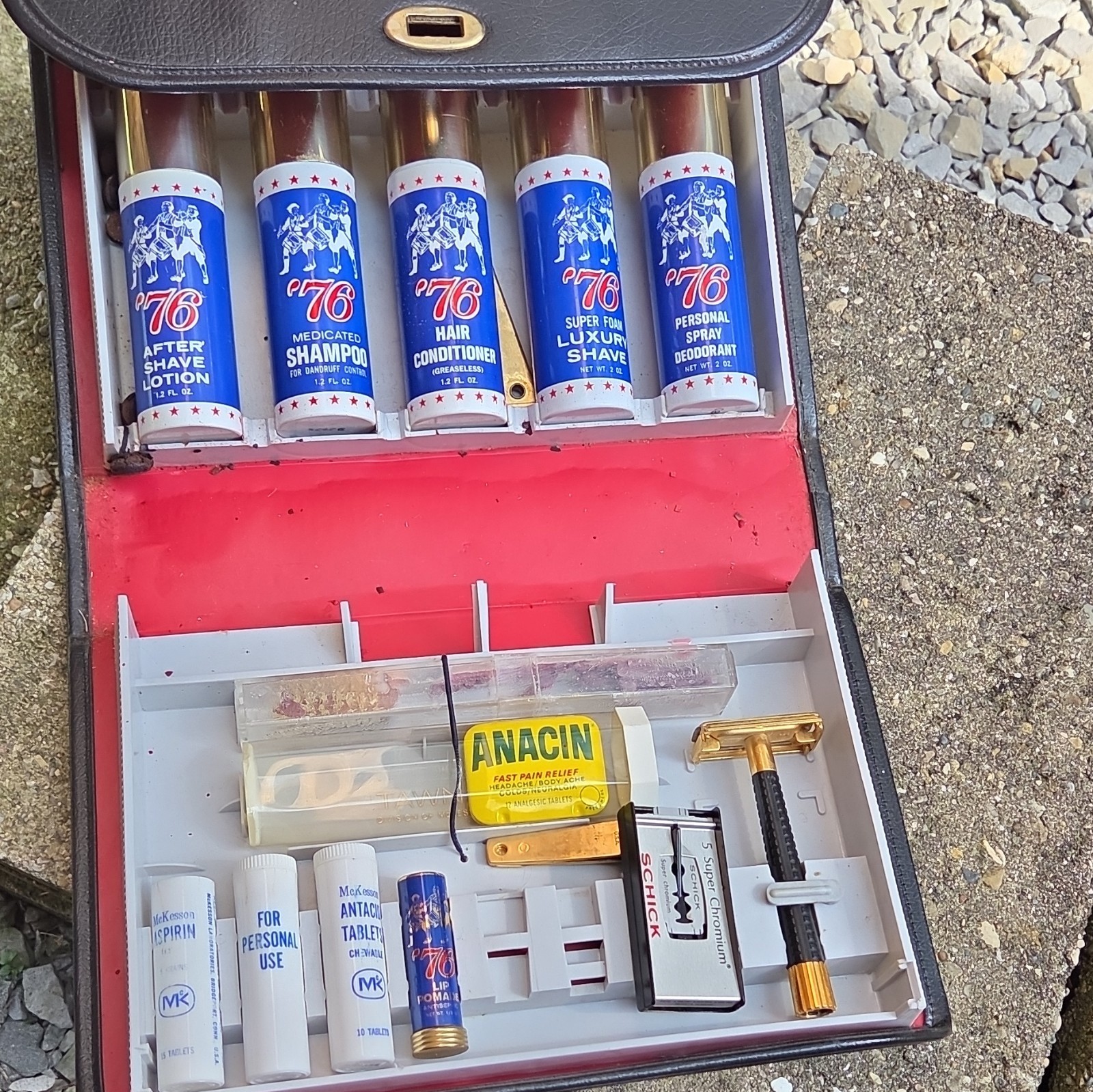 Vintage Travel Grooming Kit Case w/ Gold Tone Safety Razor & Assorted Toiletries Vintage Travel Grooming Kit Case w/ Gold Tone Safety Razor & Assorted Toiletries