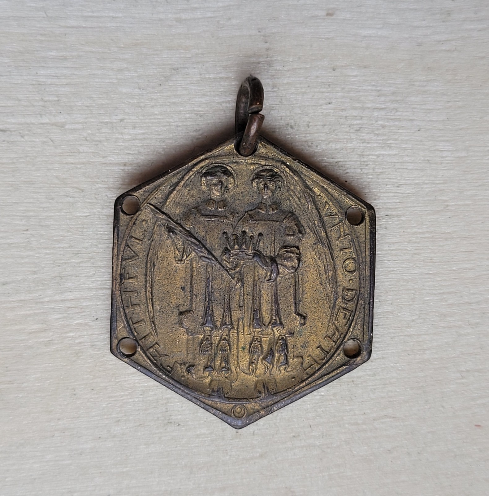 1940s Angel Martyrs Holding Banner And Crown Gilt Brass Small Religious Medal