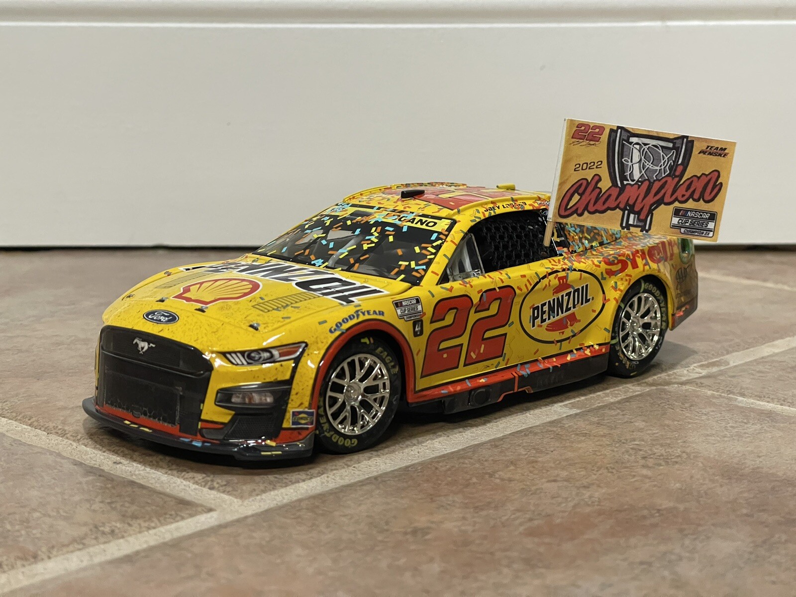 2022 Joey Logano Shell Pennzoil NASCAR Champion Champ Flag Diorama 1/24 NO CAR