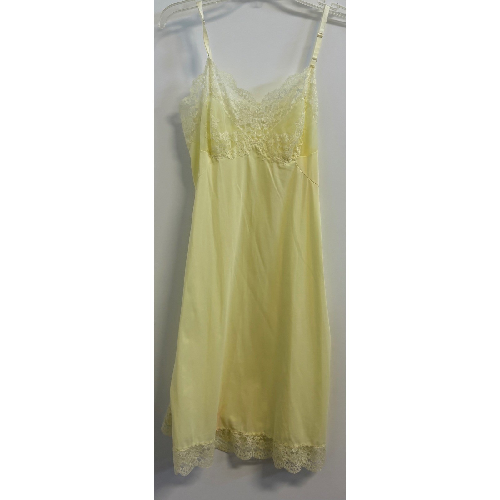Vintage Hollywood Vassarette Yellow Lace Trim Full Slip Antron Nylon Size 34A Vintage Hollywood Vassarette Yellow Lace Trim Full Slip Antron Nylon Size 34A