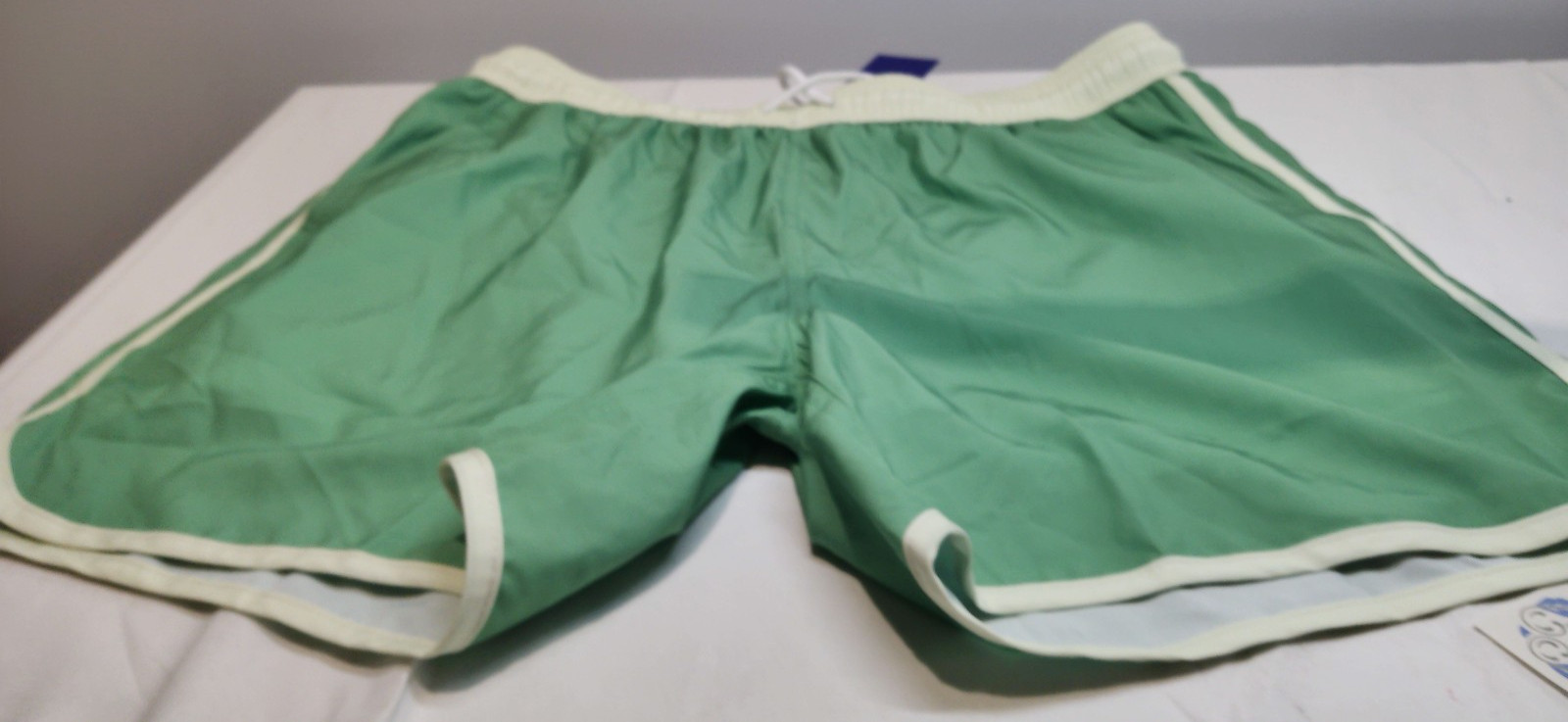 Maamgic Men\'s Swim Trunks Medium Green White Trim NWT Back Pocket