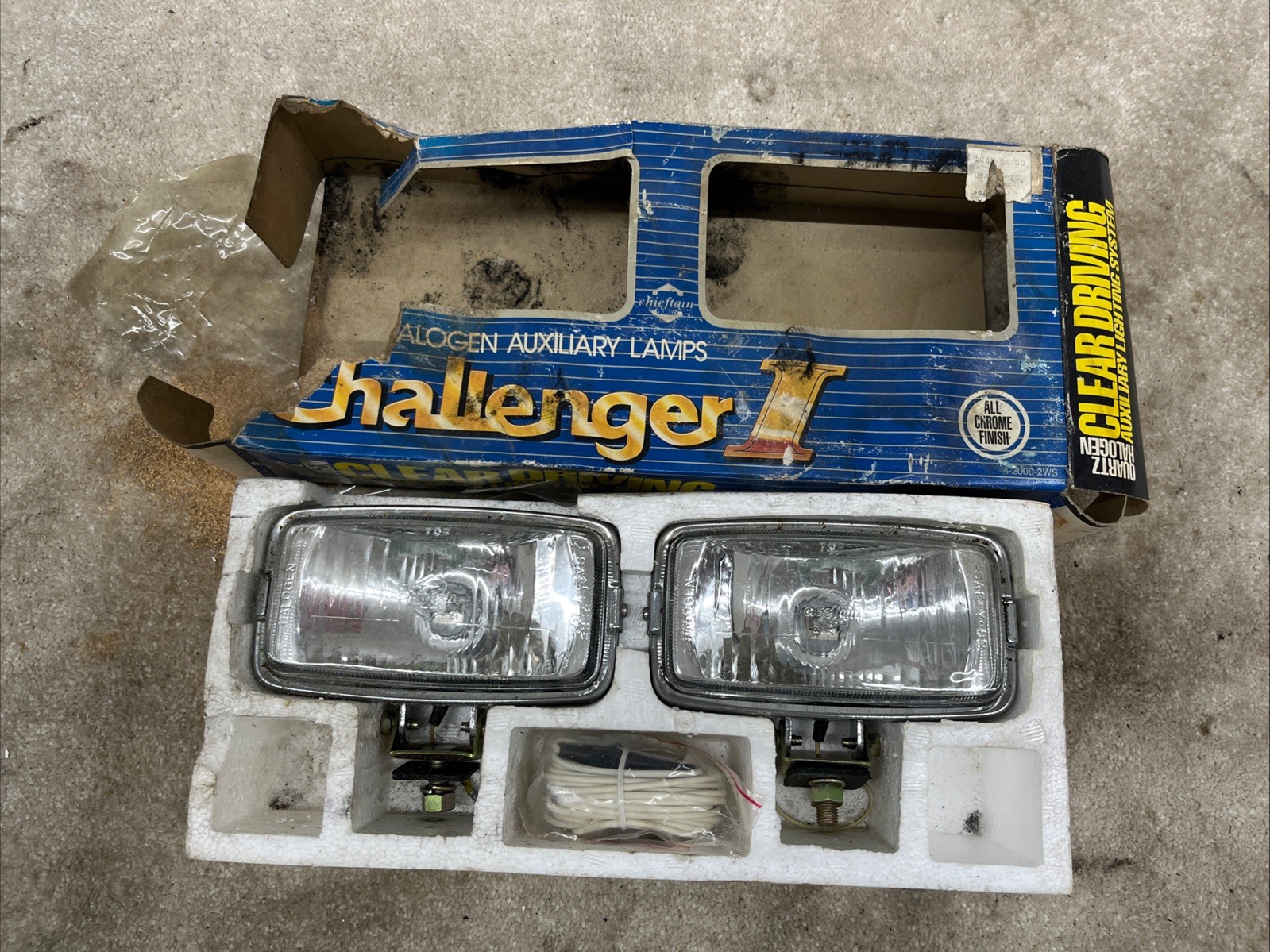Vintage Challenger I Clear Driving Auxiliary Lighting System Quartz Halogen (2) Vintage Challenger I Clear Driving Auxiliary Lighting System Quartz Halogen (2)