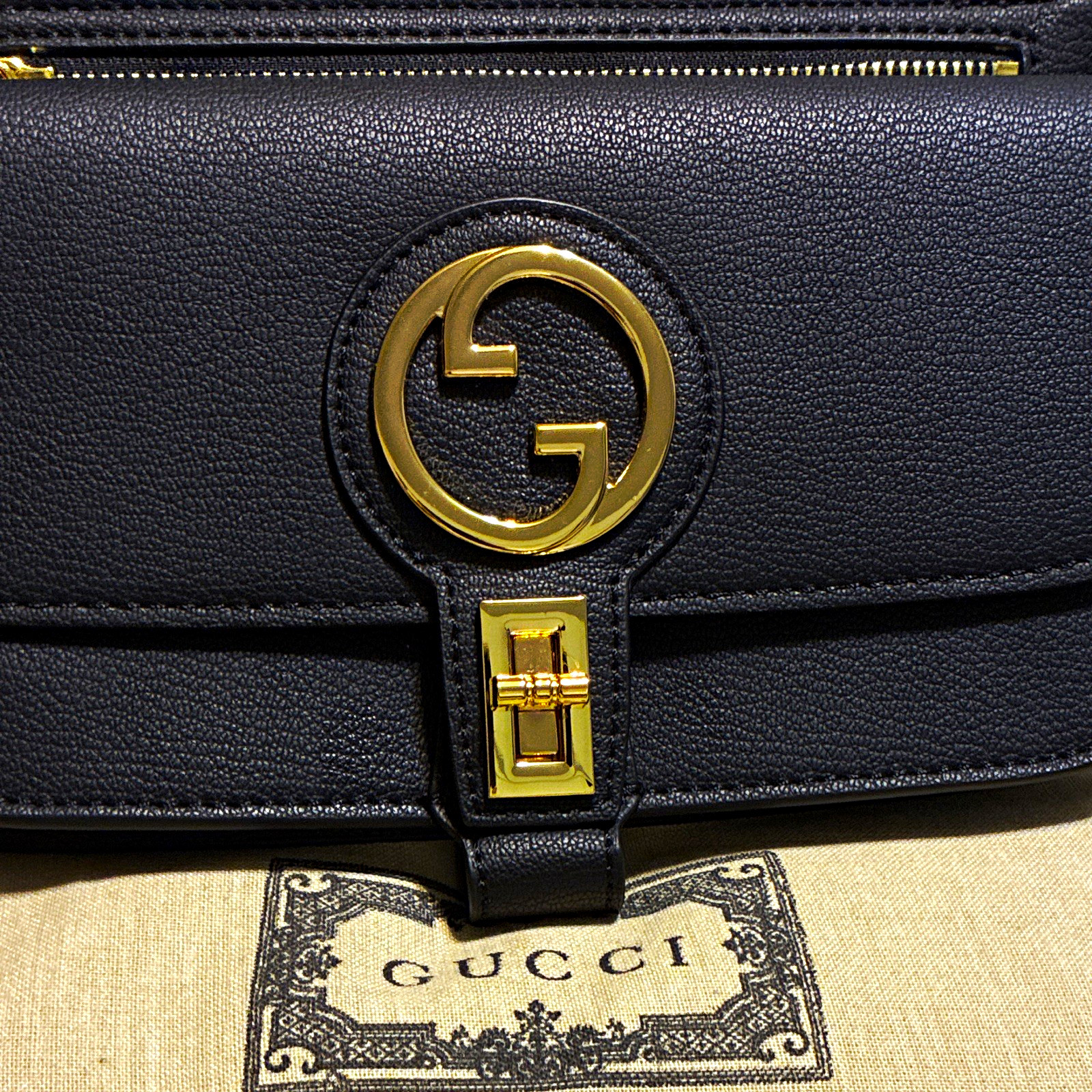 Gucci Black Shoulder Bag Gold Logo Hardware Turn Lock Zip Adjustable Strap Gucci Black Shoulder Bag Gold Logo Hardware Turn Lock Zip Adjustable Strap