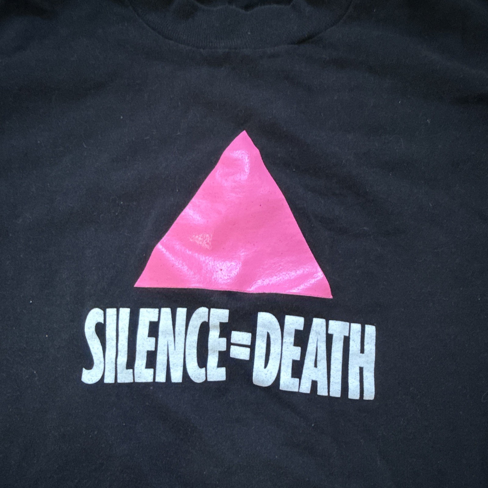 Vintage late ‘80s Silence=Death Graphic Crew Neck T-Shirt L Black Pink White