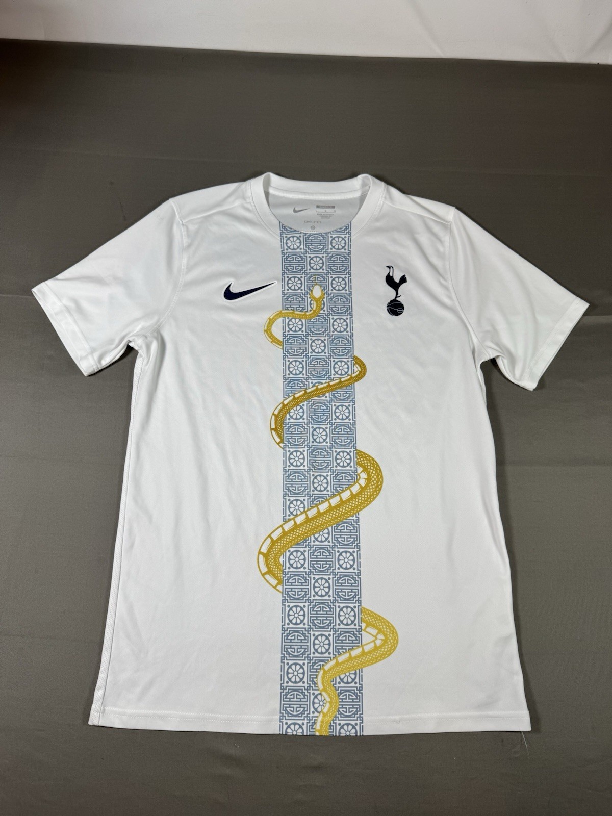 Nike Tottenham Hotspur Lunar New Year Year of the Snake Pre-Match Shirt Jersey L Nike Tottenham Hotspur Lunar New Year Year of the Snake Pre-Match Shirt Jersey L