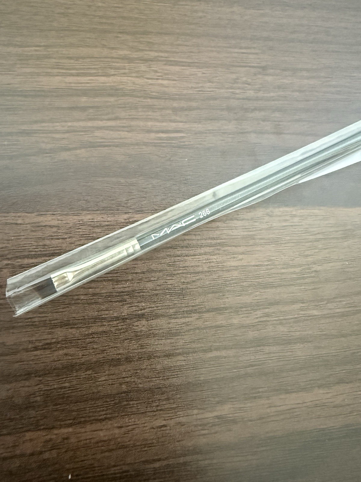MAC #266 Small Angled Eyebrow Eyeliner Makeup Brush MAC #266 Small Angled Eyebrow Eyeliner Makeup Brush