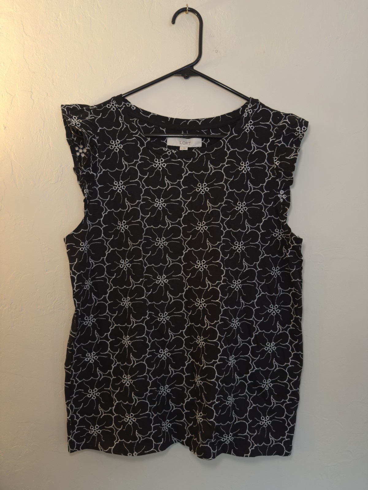 LOFT Women’s Large Black Floral Embroidered Ruffle Sleeve Top NWT LOFT Women’s Large Black Floral Embroidered Ruffle Sleeve Top NWT