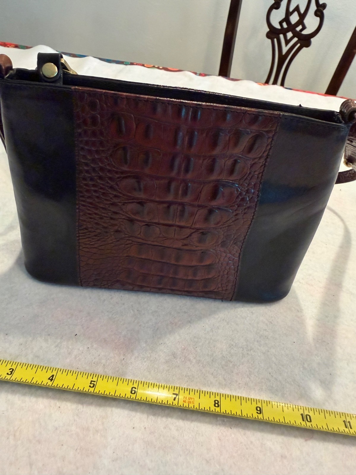 Vintage Brahmin Black and Brown Croc-Embossed Leather Crossbody Bag 9x6 Vintage Brahmin Black and Brown Croc-Embossed Leather Crossbody Bag 9x6