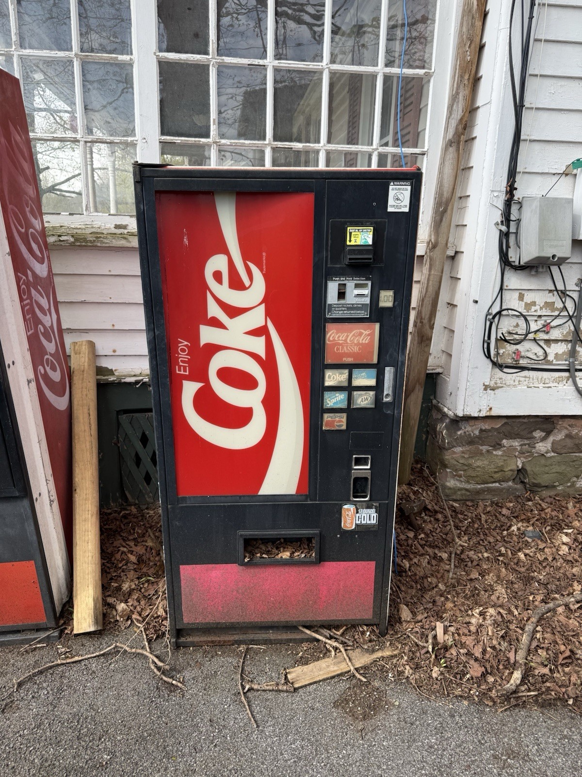 Dixie-Narco Soda Vending Machine & Bill Changer No Keys Must P/U Both Dixie-Narco Soda Vending Machine & Bill Changer No Keys Must P/U Both