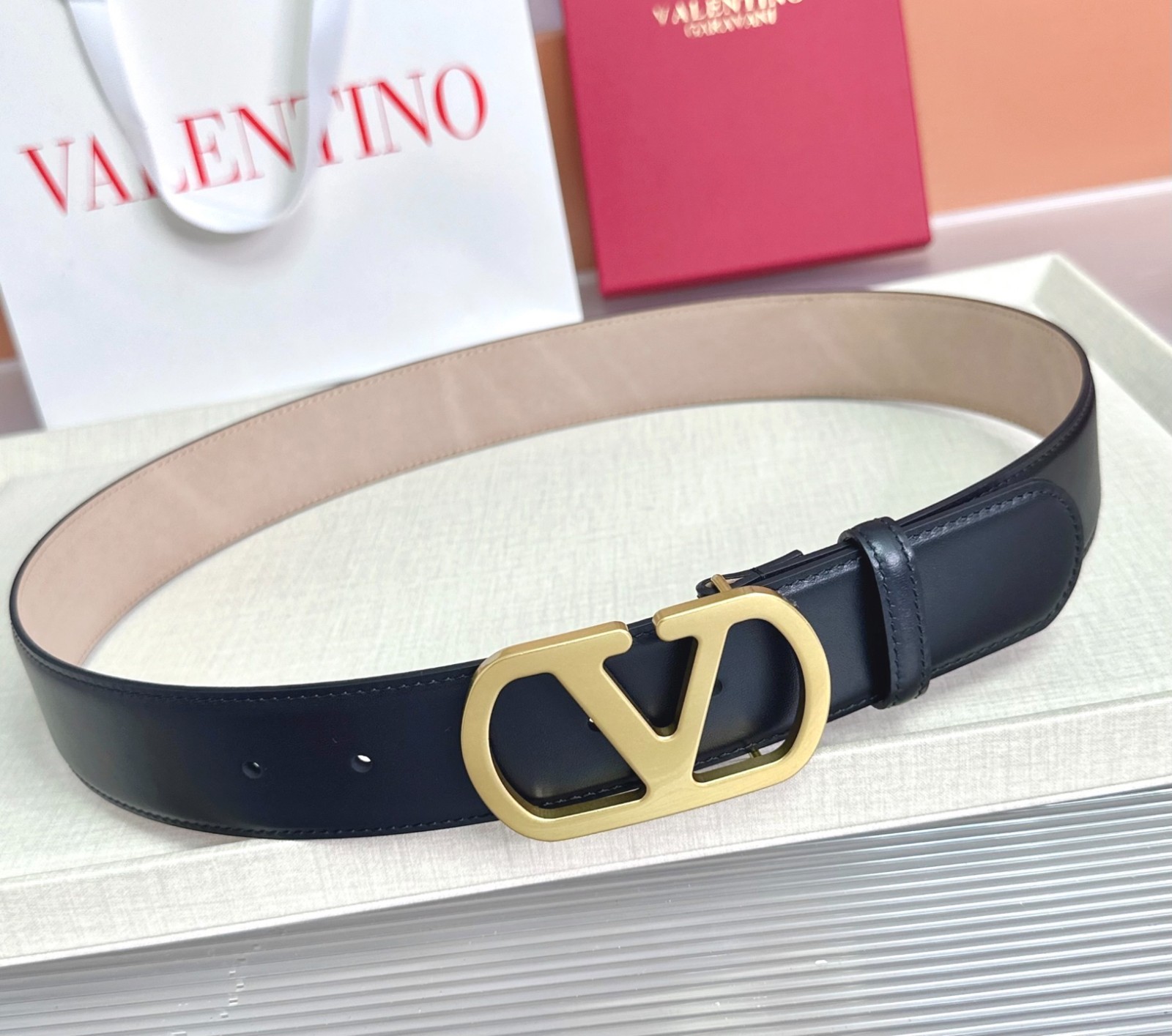 VALENTINO Black Beige Leather Belt Gold V Logo Buckle Unisex Adjustable Belt VALENTINO Black Beige Leather Belt Gold V Logo Buckle Unisex Adjustable Belt