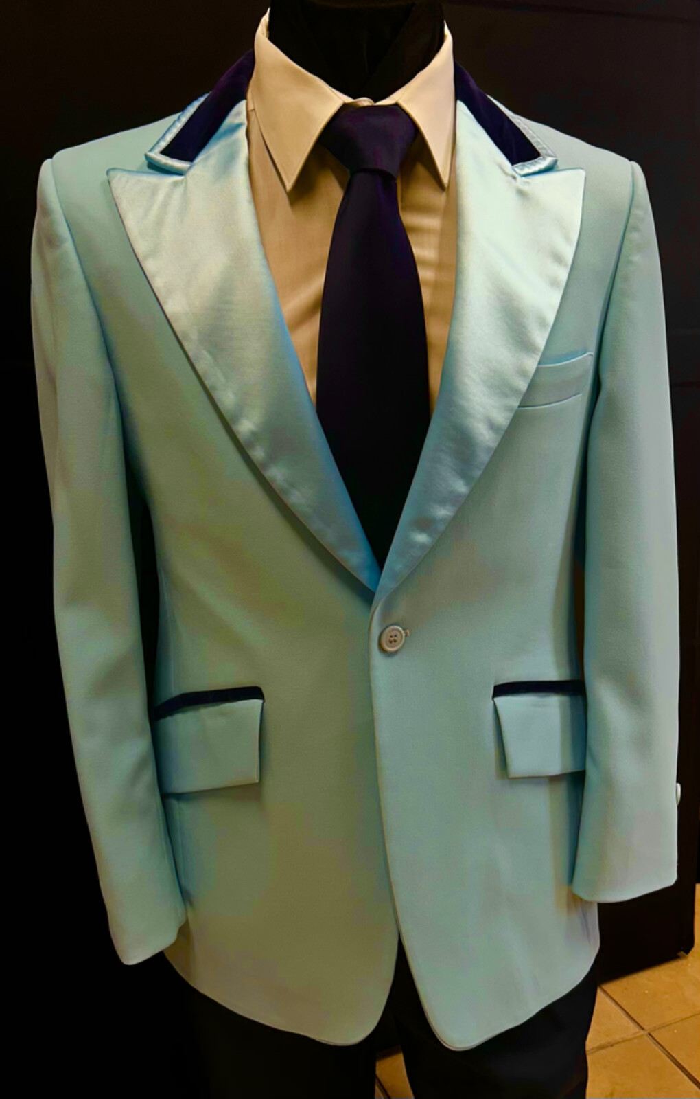 VINTAGE AFTER SIX LIGHT BABY BLUE MENS TUXEDO JACKET W/ NAVY VELVET TRIM RETRO VINTAGE AFTER SIX LIGHT BABY BLUE MENS TUXEDO JACKET W/ NAVY VELVET TRIM RETRO