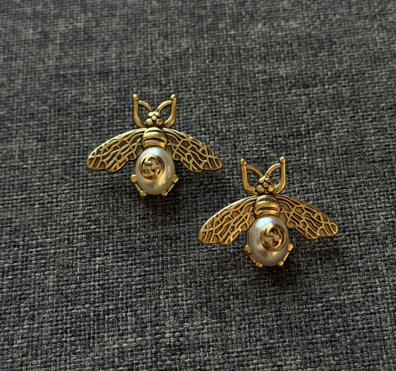 Gucci Bee Stud Earrings Gold Tone Pearl GG Logo Statement Designer Jewelry
