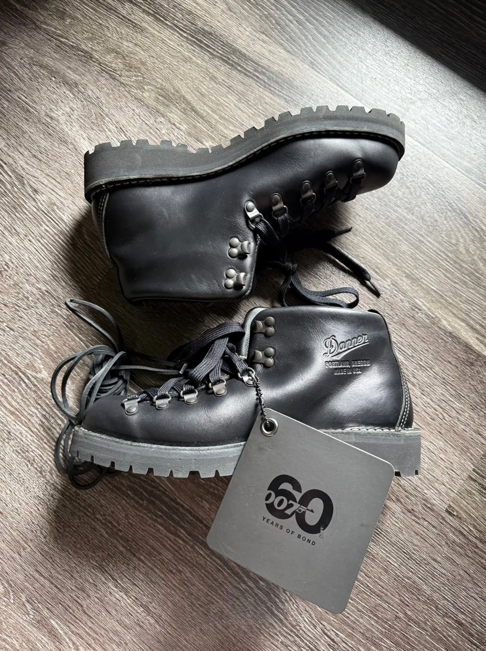 Danner Mountain Light 2 Gore-Tex James Bond edition Danner Mountain Light 2 Gore-Tex James Bond edition
