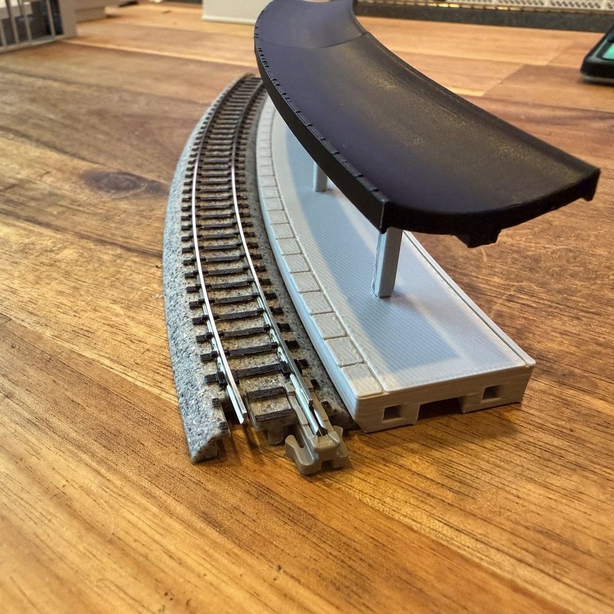 N-scale Kato Unitrack 20-181 SINGLE curved platform station 381mm inner radius