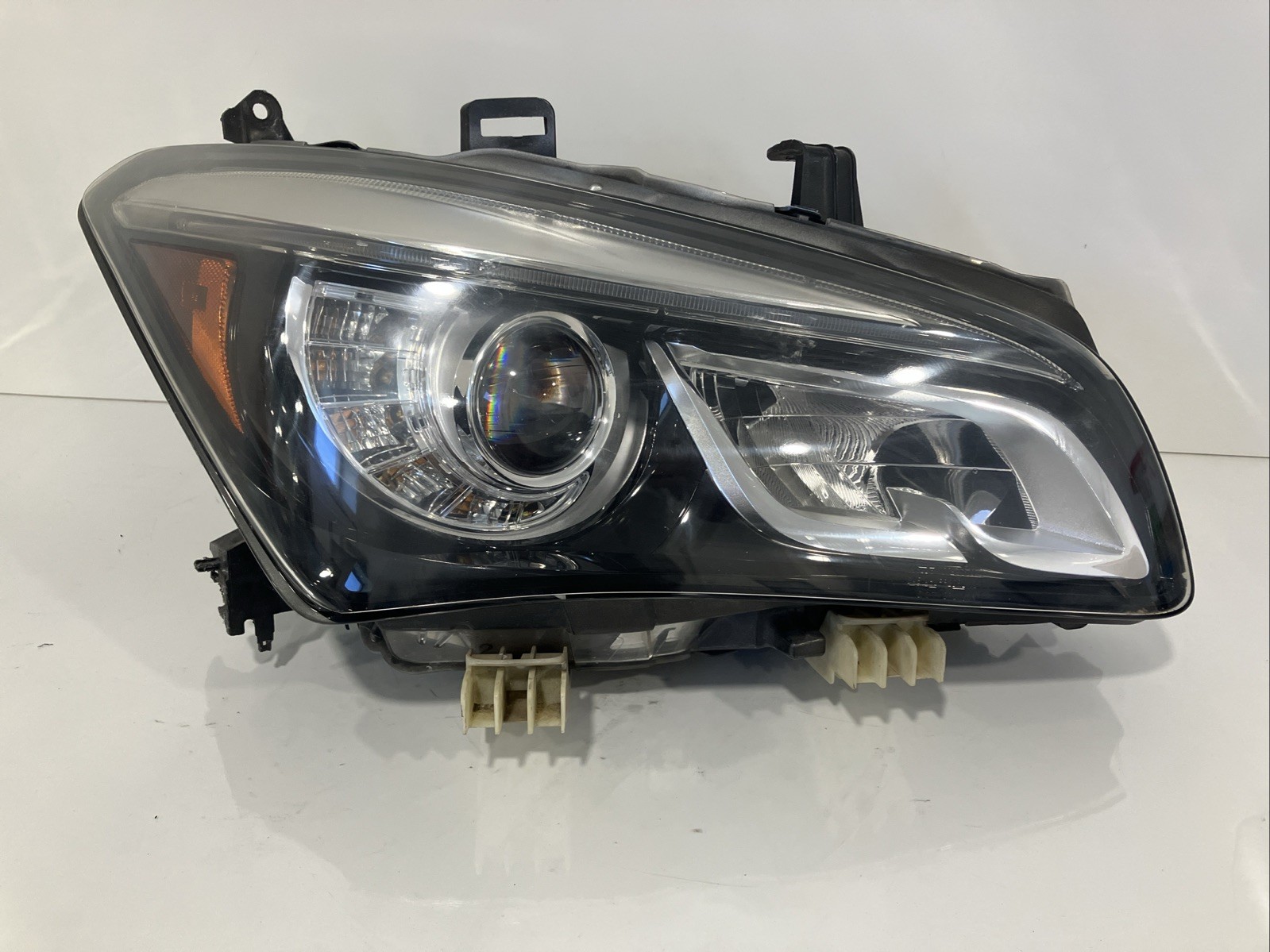 2014 - 2017 Infiniti QX80 Passenger Right RH Non-Adaptive LED Headlight OEM 2248