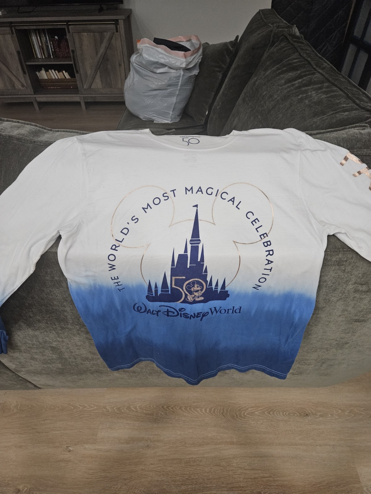 VERY RARE WALT DISNEY WORLD 50TH PASS HOLDER Long Sleeve T SIZE M