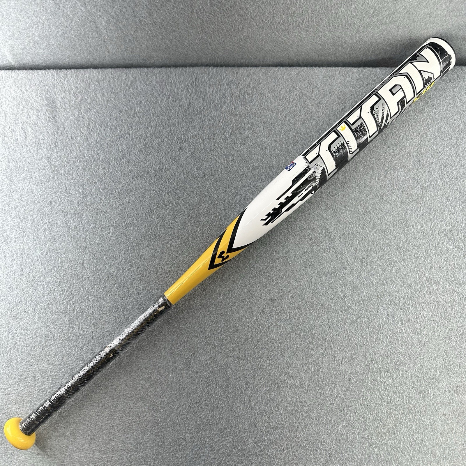 Worth TITAN 5.4L Fastpitch Softball Bat 33” 24oz USSSA NSA ISA FPT54L 2 1/4