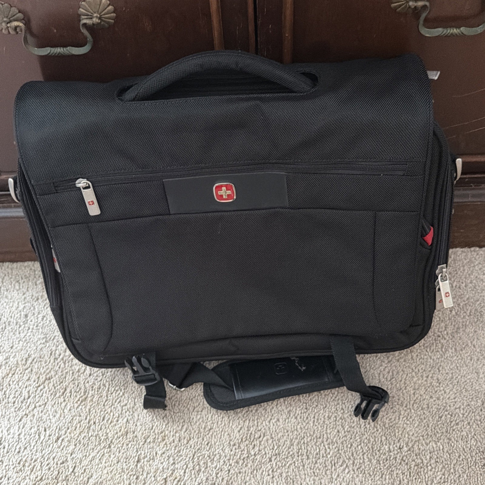 SwissGear ScanSmart Laptop Black TSA Friendly Travel Bag 16 inch NWOT SwissGear ScanSmart Laptop Black TSA Friendly Travel Bag 16 inch NWOT