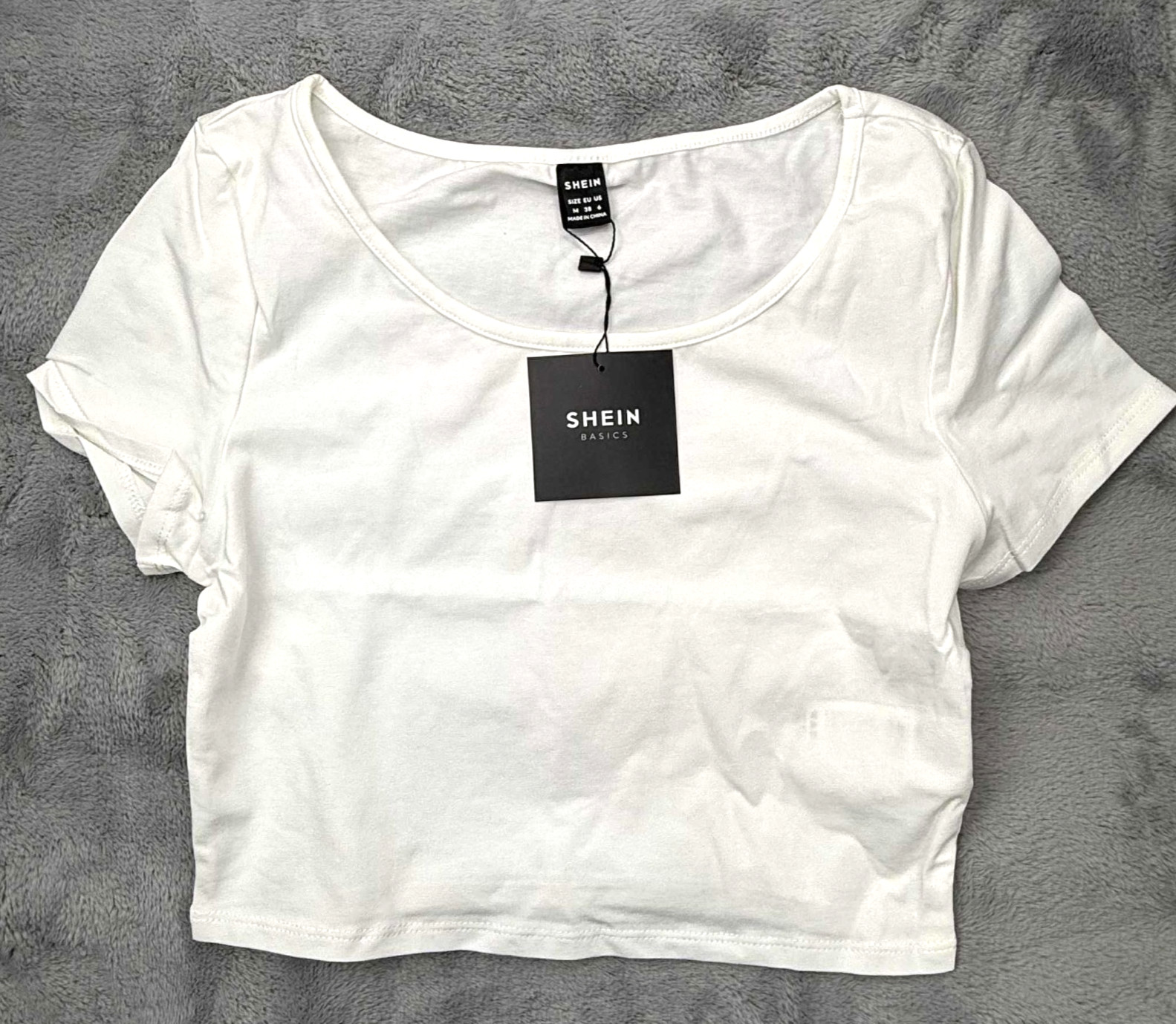 Shein Shirt Womens Medium Pap 22 Raccolta Carta Short Sleeve Crop White New NWT Shein Shirt Womens Medium Pap 22 Raccolta Carta Short Sleeve Crop White New NWT