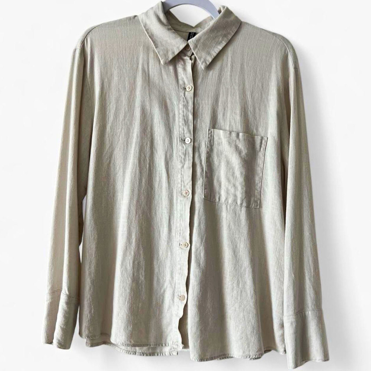 H&M Divided Woven Solid Beige Point Collar Long Sleeve Button-Up Shirt S H&M Divided Woven Solid Beige Point Collar Long Sleeve Button-Up Shirt S