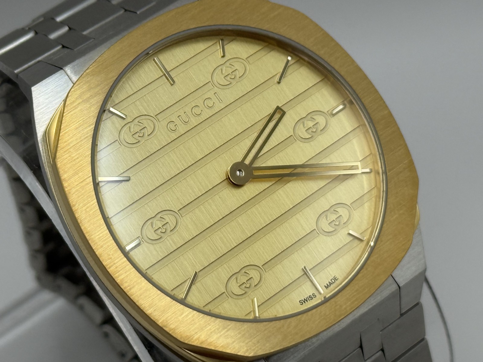 Gucci 25H Golden Brass Dial 38mm Swiss Quartz Men\'s Watch - Silver (YA163405)