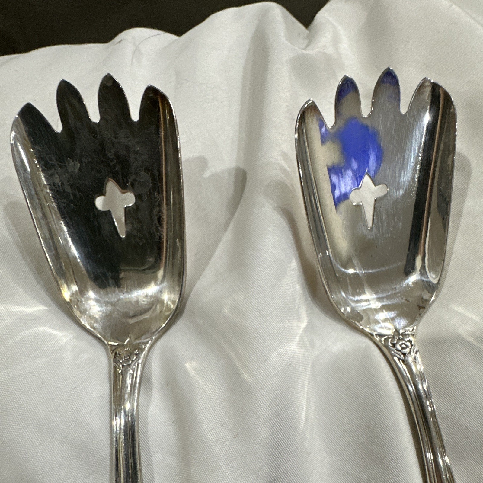 Vintage 1847 Rogers Bros IS Silverplate Floral Pierced Serving Forks – Pair