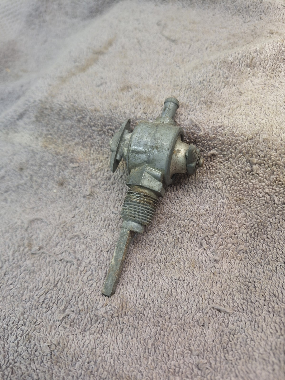 VTG 1957-1974 HARLEY PANHEAD SHOVELHEAD FLH FXE XLCH FUEL TANK PETCOCK 62125-55 VTG 1957-1974 HARLEY PANHEAD SHOVELHEAD FLH FXE XLCH FUEL TANK PETCOCK 62125-55