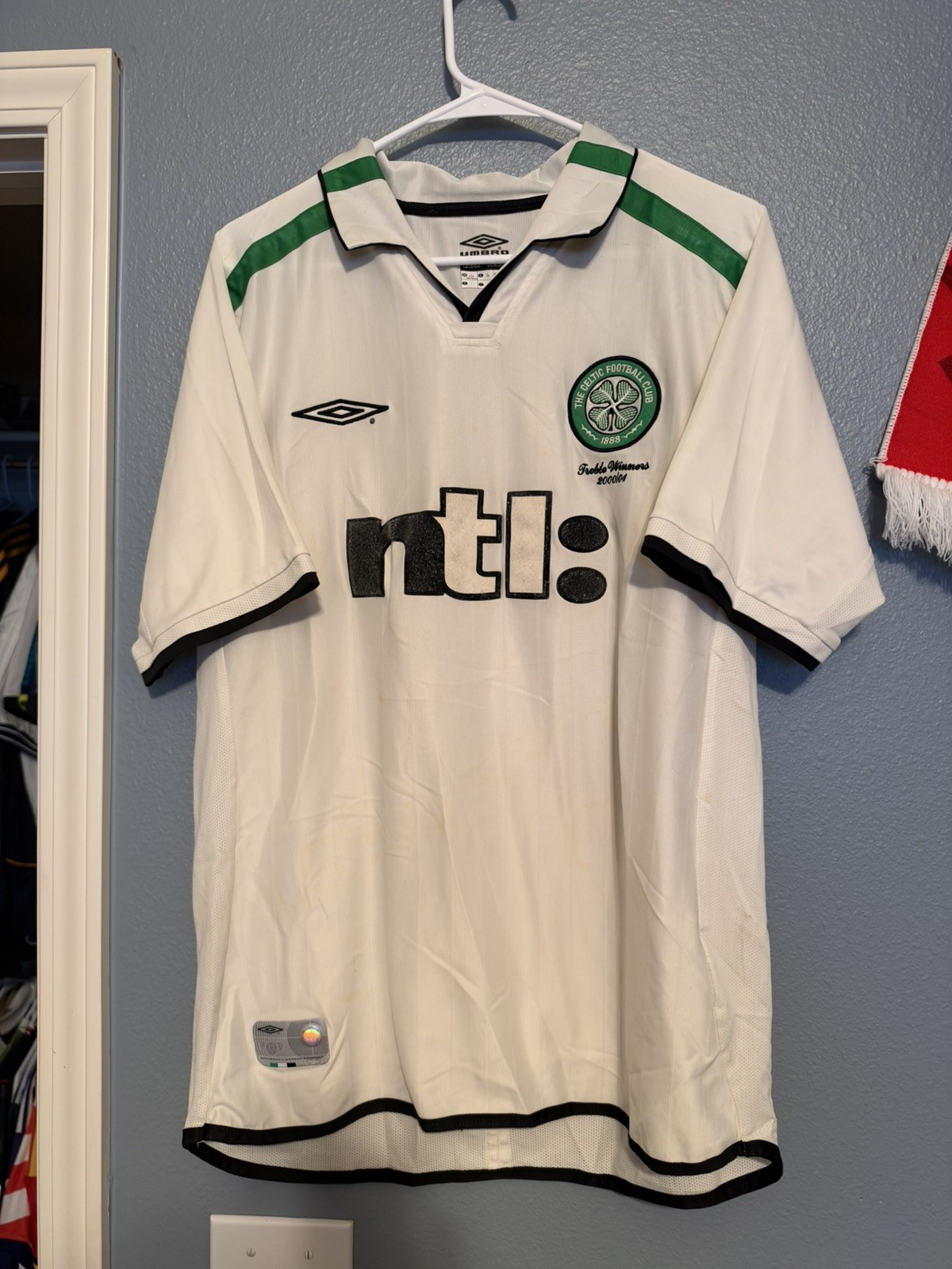 Celtic 2001 Away Umbro Jersey Kit Shirt Large Celtic 2001 Away Umbro Jersey Kit Shirt Large