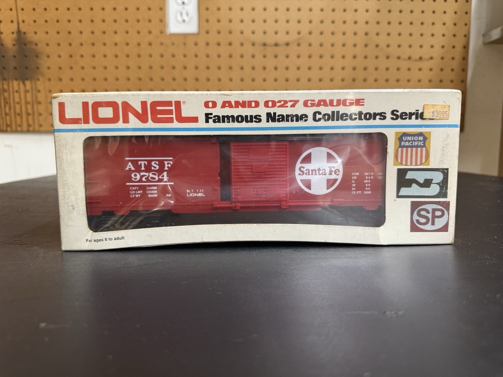 BRAND NEW Lionel O-Gauge 6-9784 Famous Name Collectors Series Santa Fe Boxcar