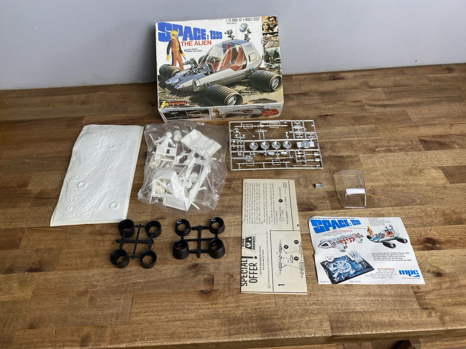 Vintage MPC 1976 Space: 1999 The Alien 1/25 Scale Model Kit 795/12 Vintage MPC 1976 Space: 1999 The Alien 1/25 Scale Model Kit 795/12