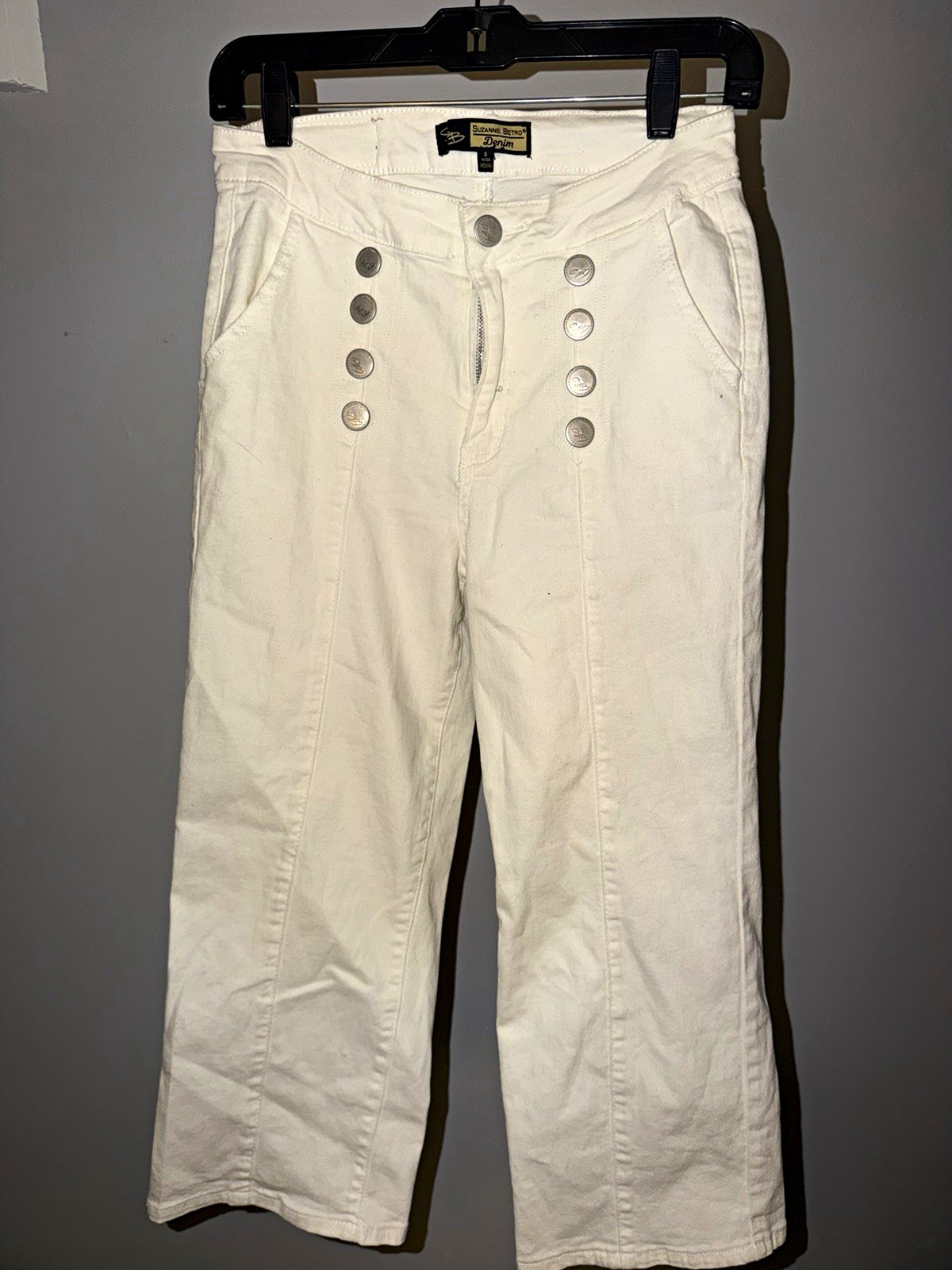 Suzanne Betro White Denim Capri Jeans Size 8 Button/Zip Embroidered 5-Pocket Suzanne Betro White Denim Capri Jeans Size 8 Button/Zip Embroidered 5-Pocket