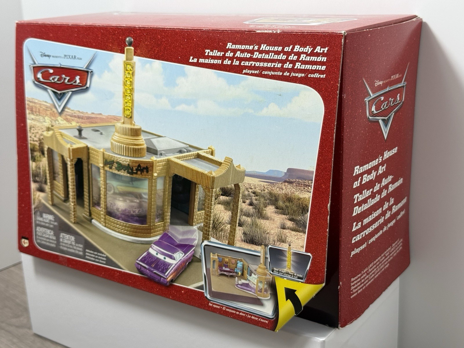 2006 MATTEL DISNEY PIXAR CARS RAMONE’S HOUSE OF BODY ART PLAYSET SEALED