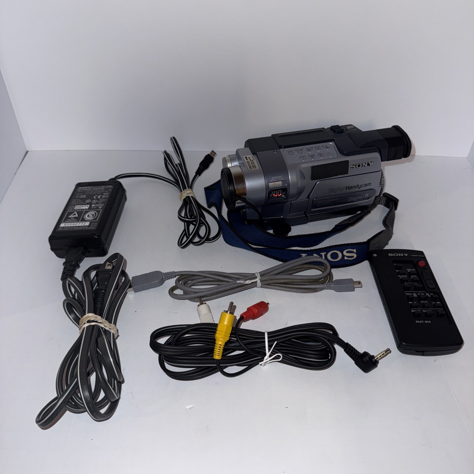 Sony Handycam DCR-TRV250 Digital8 Camcorder Bundle Tested W/ Remote Works Sony Handycam DCR-TRV250 Digital8 Camcorder Bundle Tested W/ Remote Works