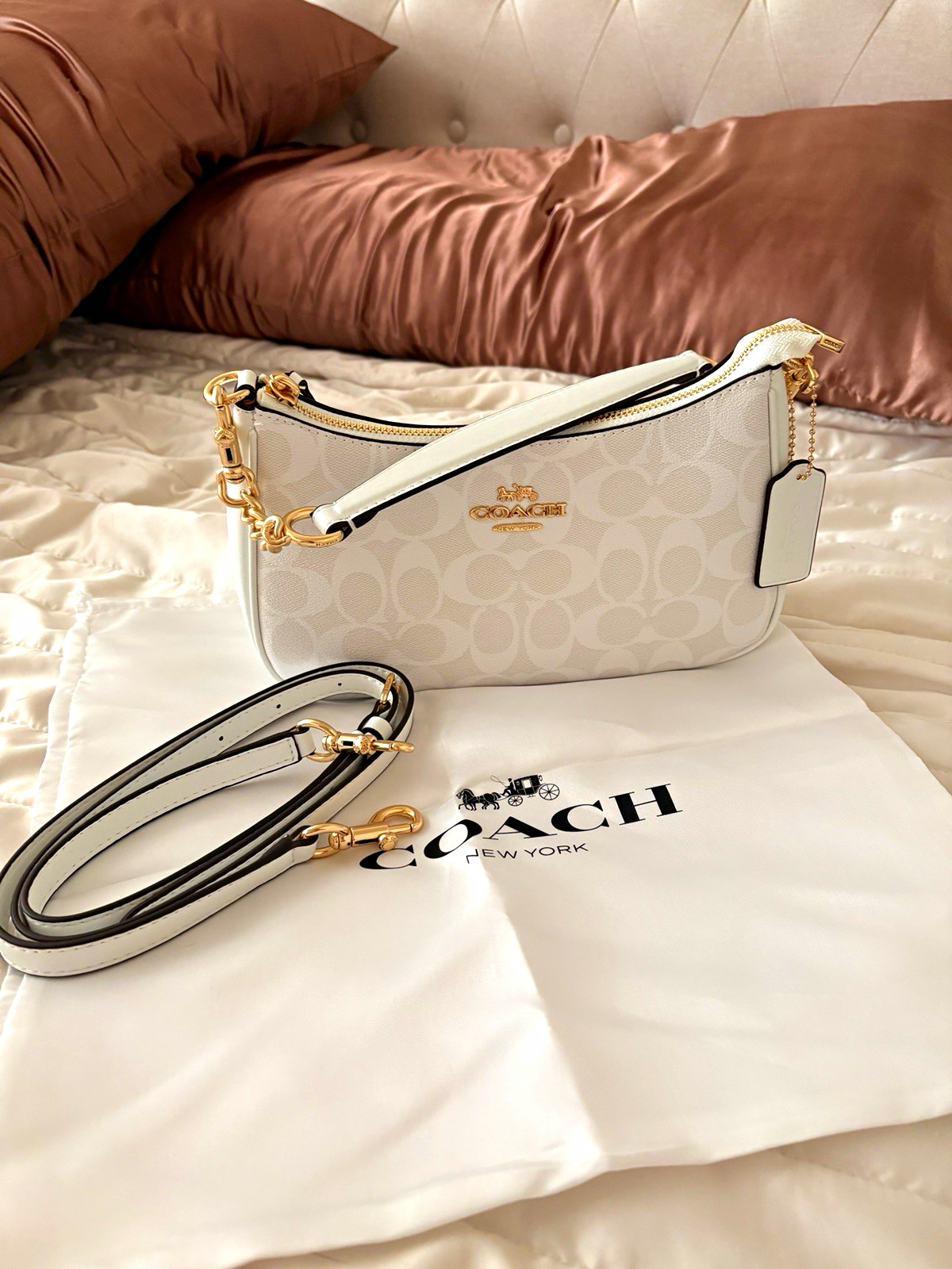 Coach Signature Logo Small Shoulder Bag White Zip Detachable Strap Dust Bag Coach Signature Logo Small Shoulder Bag White Zip Detachable Strap Dust Bag