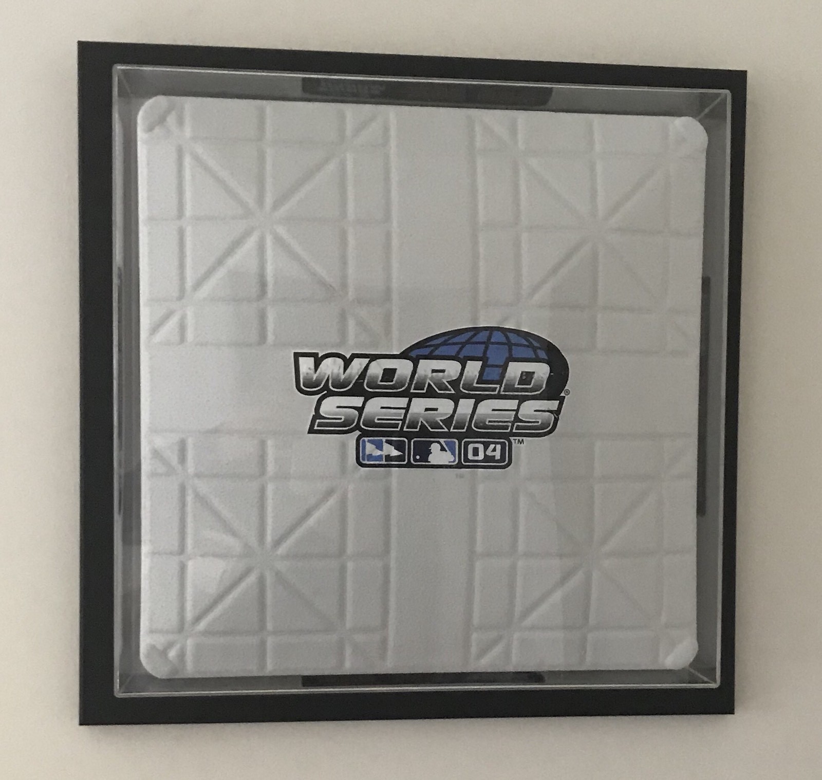 Superb Wall Mount Display Case For A Full Size Authentic Hollywood MLB Base