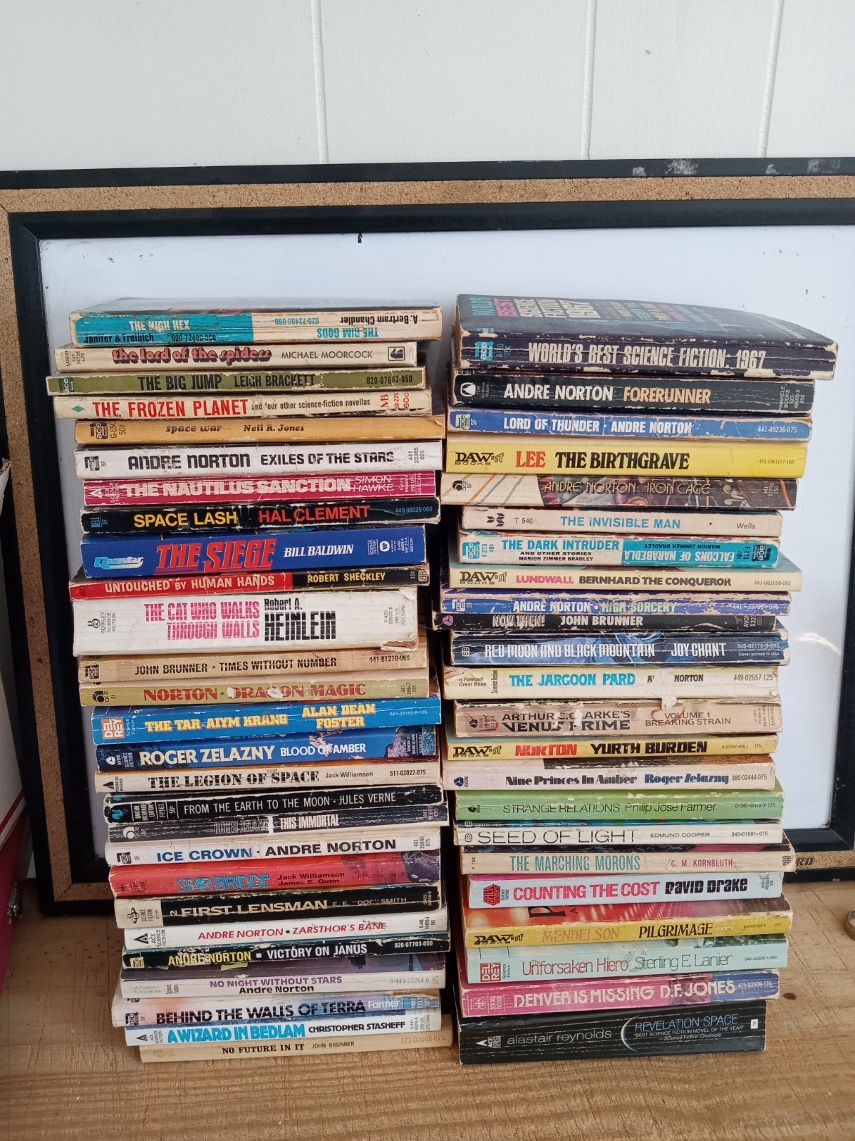 LOT OF 50 VINTAGE SCI/FI FANTASY PAPERBACK.SOME GREAT WRITERS AND WORKS INCLUDED LOT OF 50 VINTAGE SCI/FI FANTASY PAPERBACK.SOME GREAT WRITERS AND WORKS INCLUDED