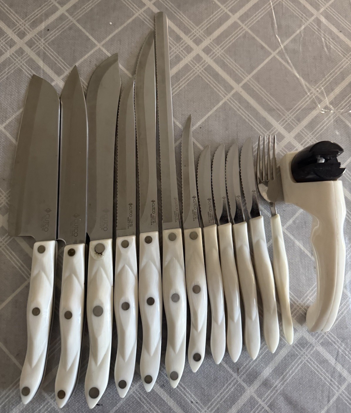 Cutco White pearl Handle 13 Piece Knife Set Knife Numbers In Description