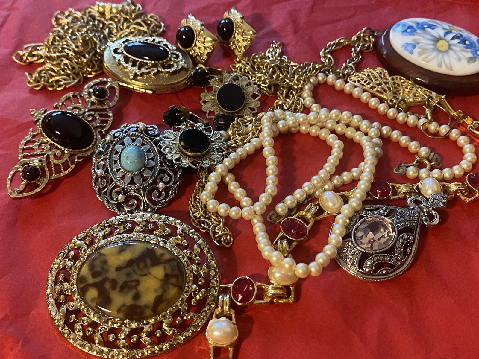 VTG jewelry Lot Victorian-style 1928 Locket Necklace Pin&Earrings Faux pearls