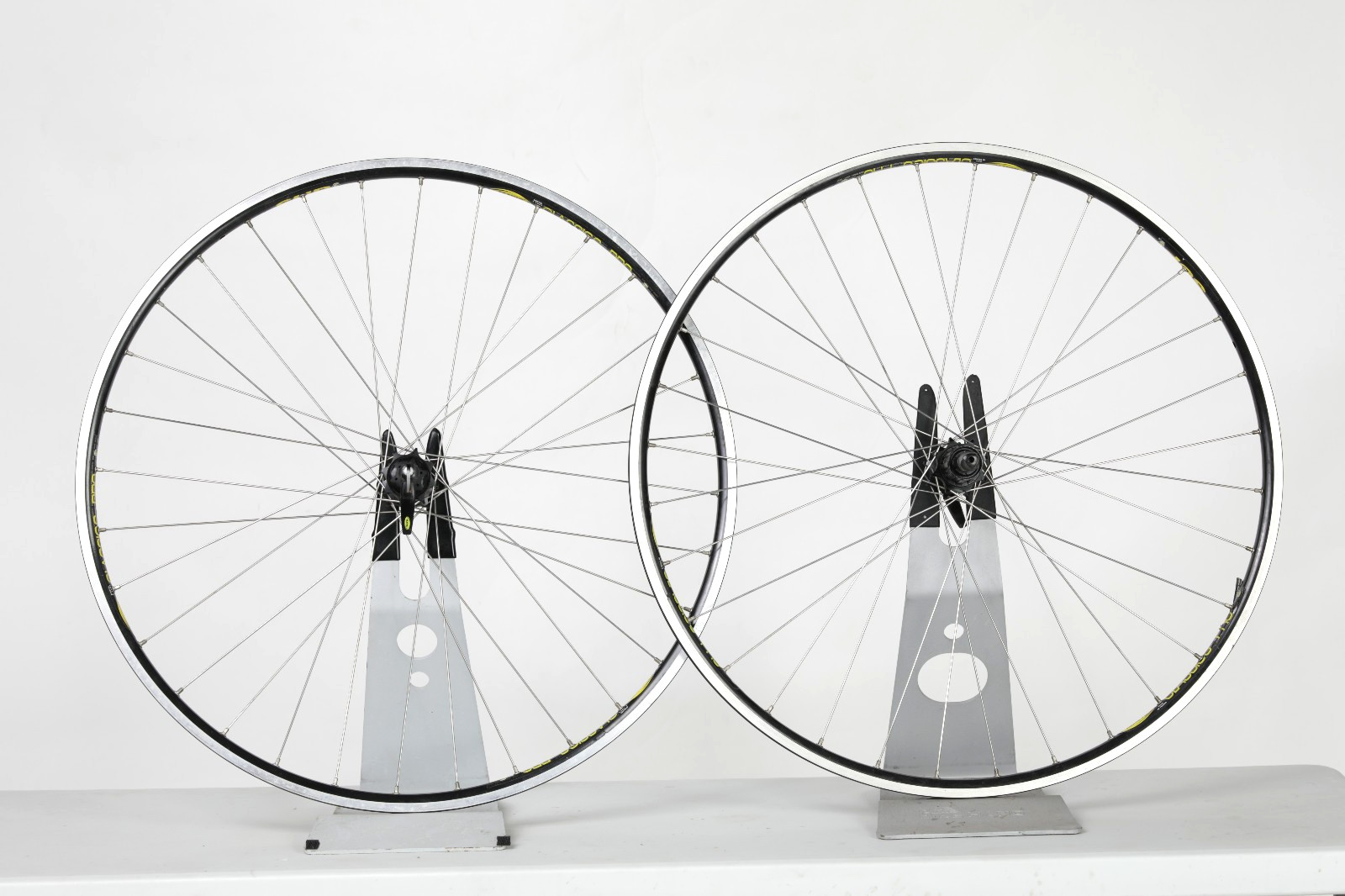 Vintage Mavic Classics Pro Wheelset - 700c Vintage Mavic Classics Pro Wheelset - 700c