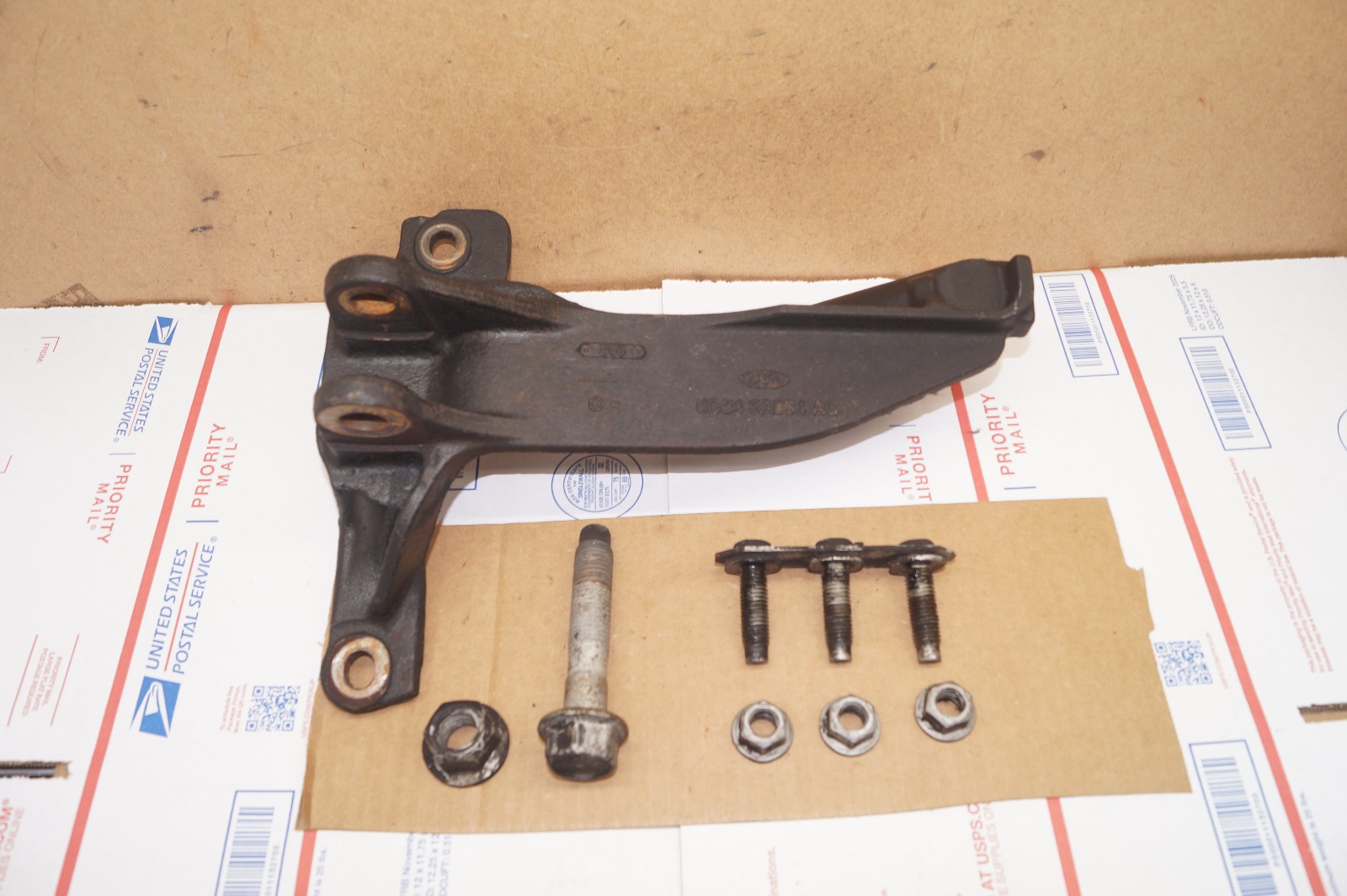 05-07 Ford F250 F350 4X4 Track Bar Bracket Frame Mount W/Bolts 5C34-3A094-AC OEM