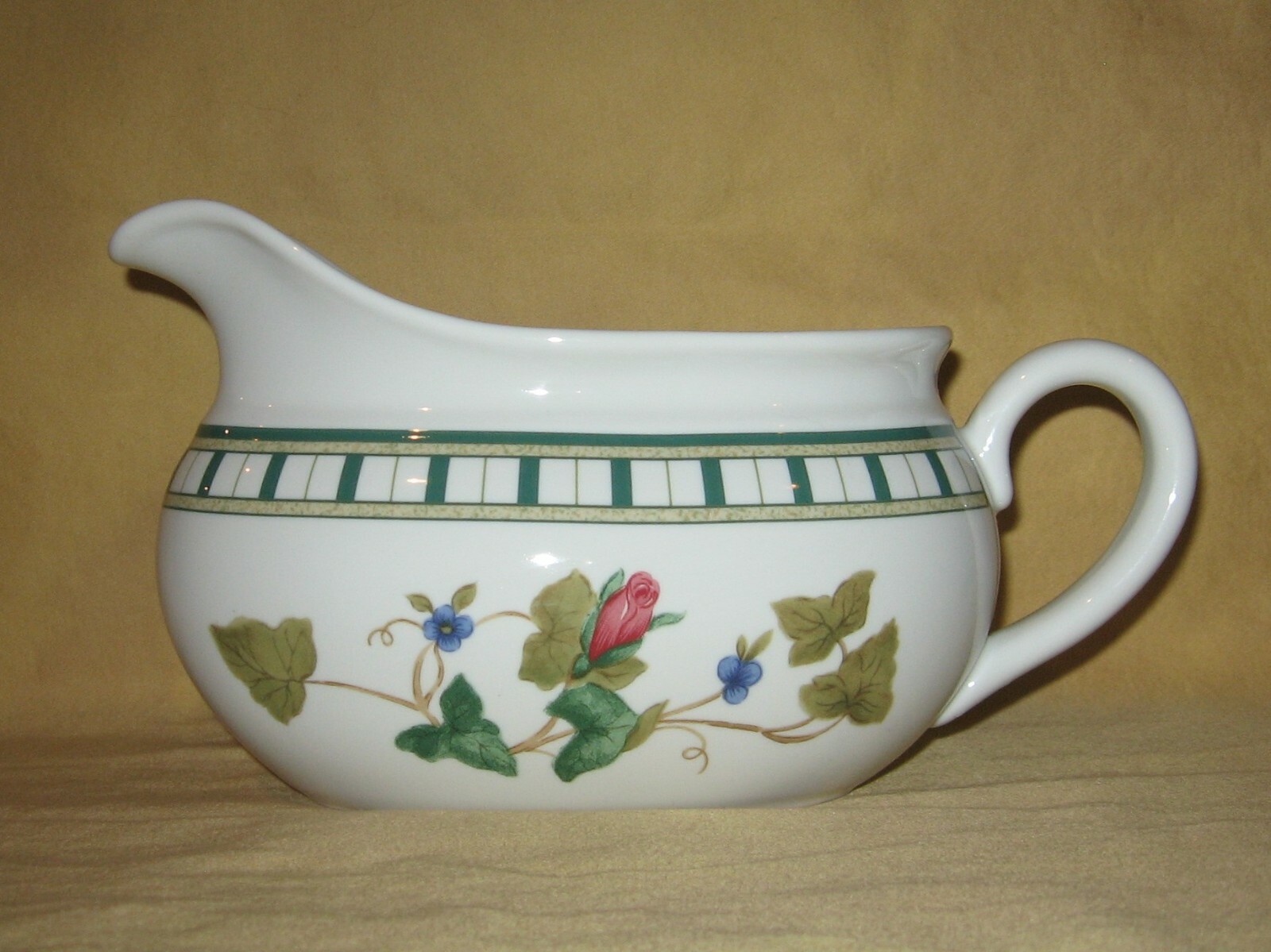 Lenox / Casual Images / SUMMER TERRACE - Gravy / Sauce Boat - Good+