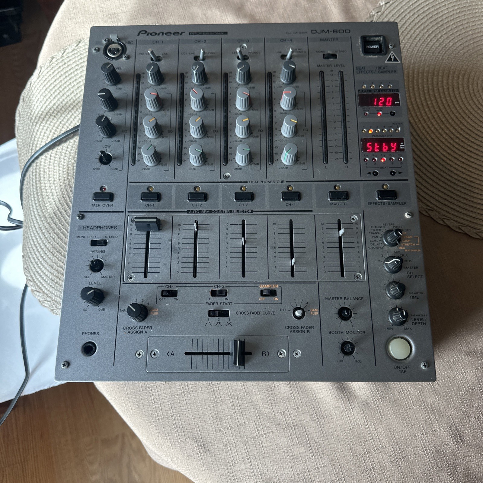 Vintage Pioneer DJM-600 Professional DJ Mixer 4-channel Silver Vintage Pioneer DJM-600 Professional DJ Mixer 4-channel Silver