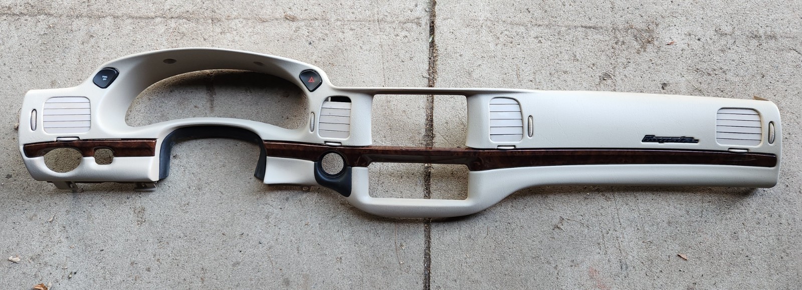 00-05 Chevy Impala Dash Cluster Bezel Radio Speedo Trim Light Tan OEM 00-05 Chevy Impala Dash Cluster Bezel Radio Speedo Trim Light Tan OEM
