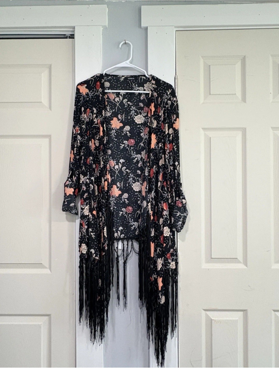 Torrid One Size Black Flroal Kimono Cardigan Long Fringe Boho Duster Rayon Torrid One Size Black Flroal Kimono Cardigan Long Fringe Boho Duster Rayon