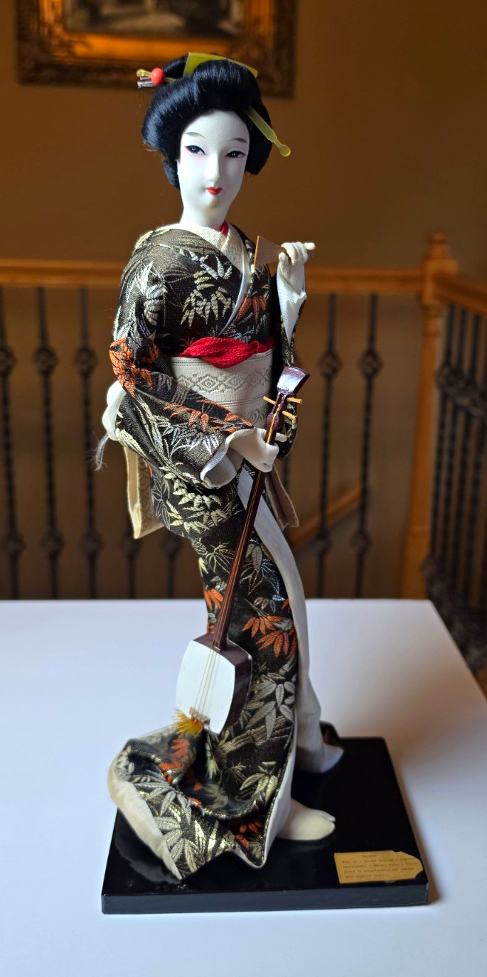 Vintage Nishi & Co. Japanese Geisha Doll Playing Shamisen 14.5