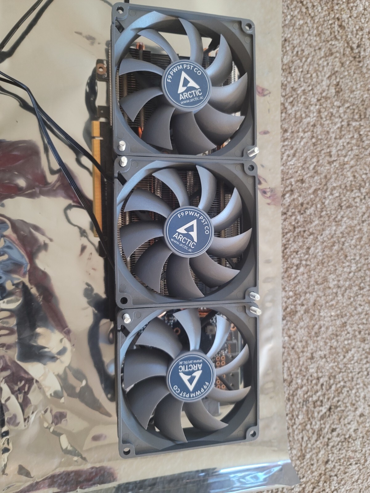 NVIDIA Tesla M40 12GB GDDR5 Graphic Card with custom heatsink and three fans NVIDIA Tesla M40 12GB GDDR5 Graphic Card with custom heatsink and three fans