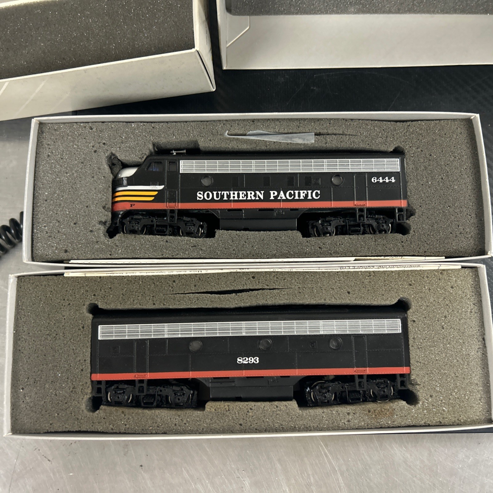 Bachman Plus HO Scale Train Die-cast Locomotive And Matching Car| Both Powered